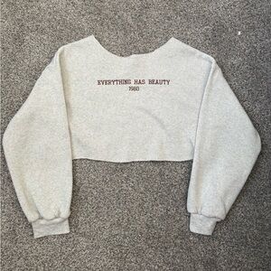 Gray Crew Neck Sweater with Ribbed Cuffs